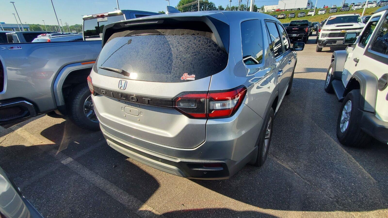 Used 2024 Lunar Silver Metallic Honda EX-L 7 Passenger image 10