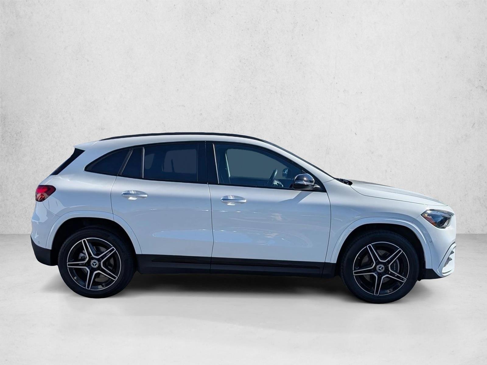 Used 2024 Polar White Mercedes-Benz GLA 250 image 4
