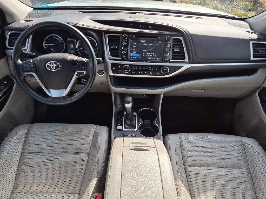 Used 2018 Silver Toyota Limited Platinum image 22
