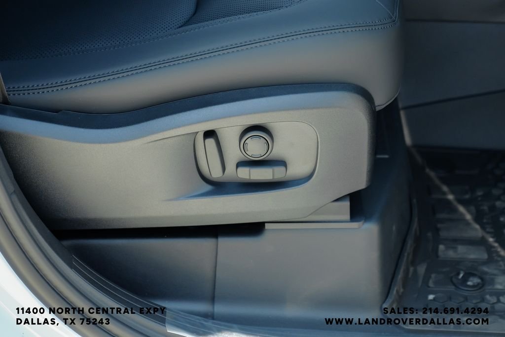 New 2026 Fuji White Land Rover X-Dynamic SE image 39