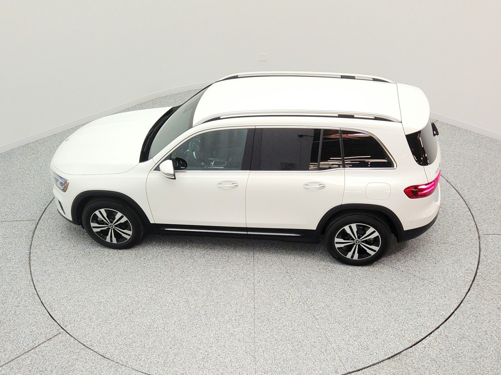Used 2025 Polar White Mercedes-Benz GLB 250 SUV image 29