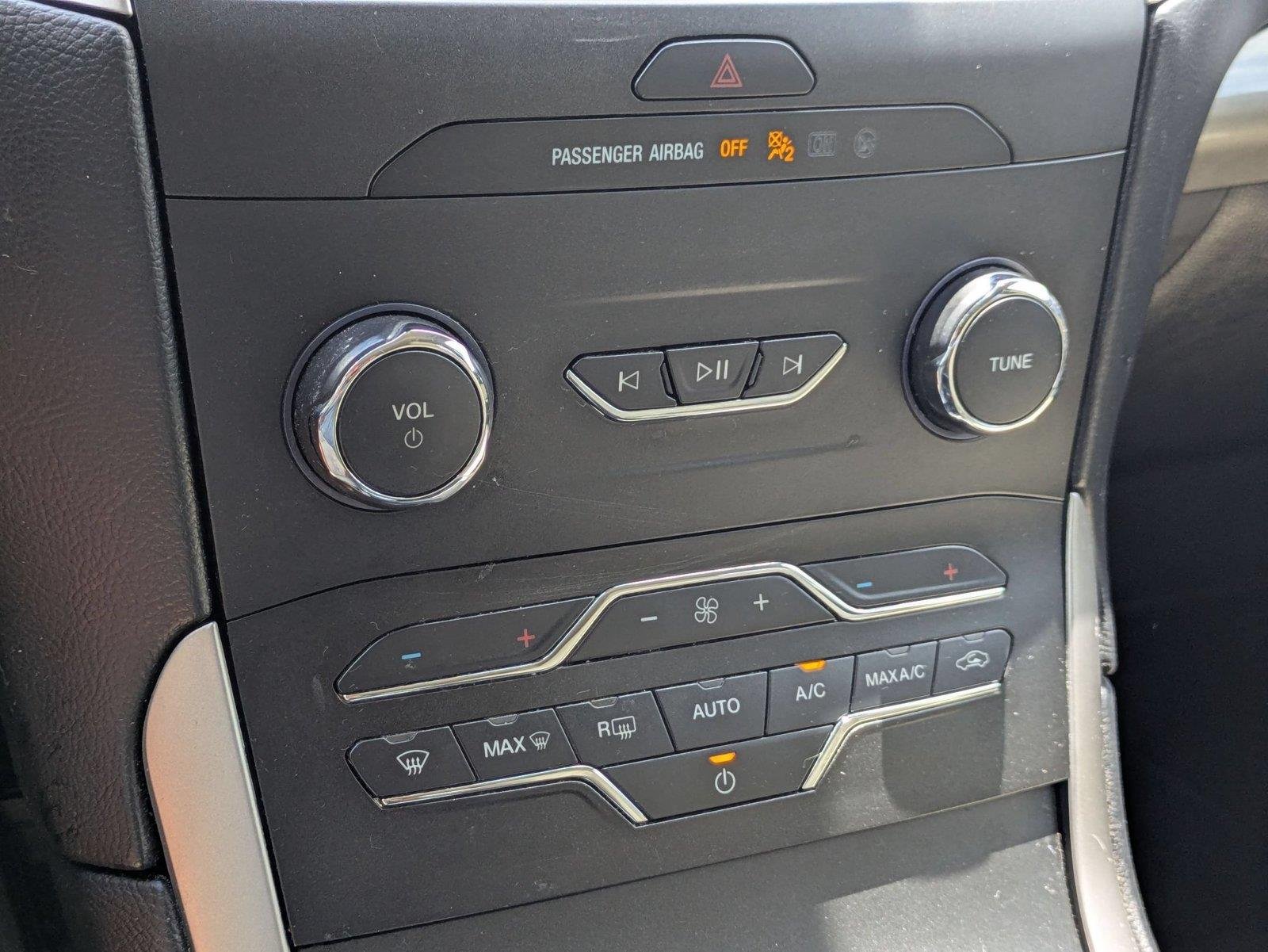 Used 2019  Ford SEL image 22