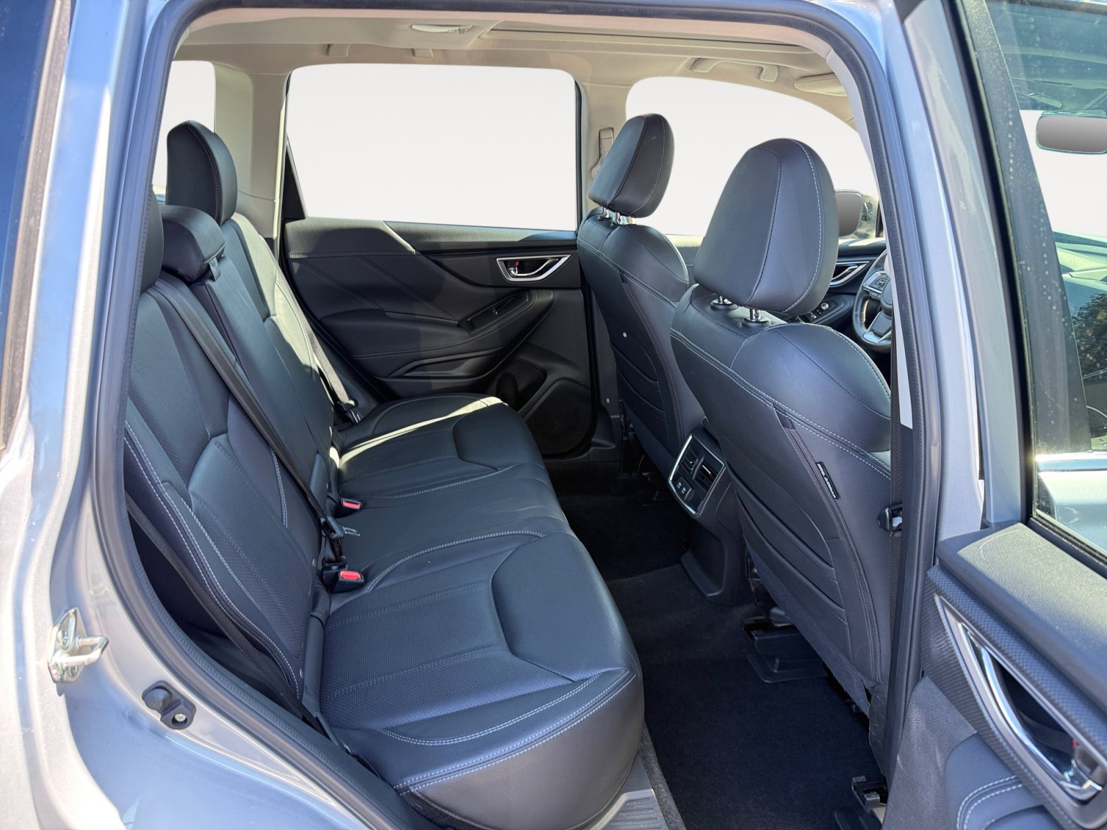 Used 2020 Ice Silver Metallic Subaru Limited image 18