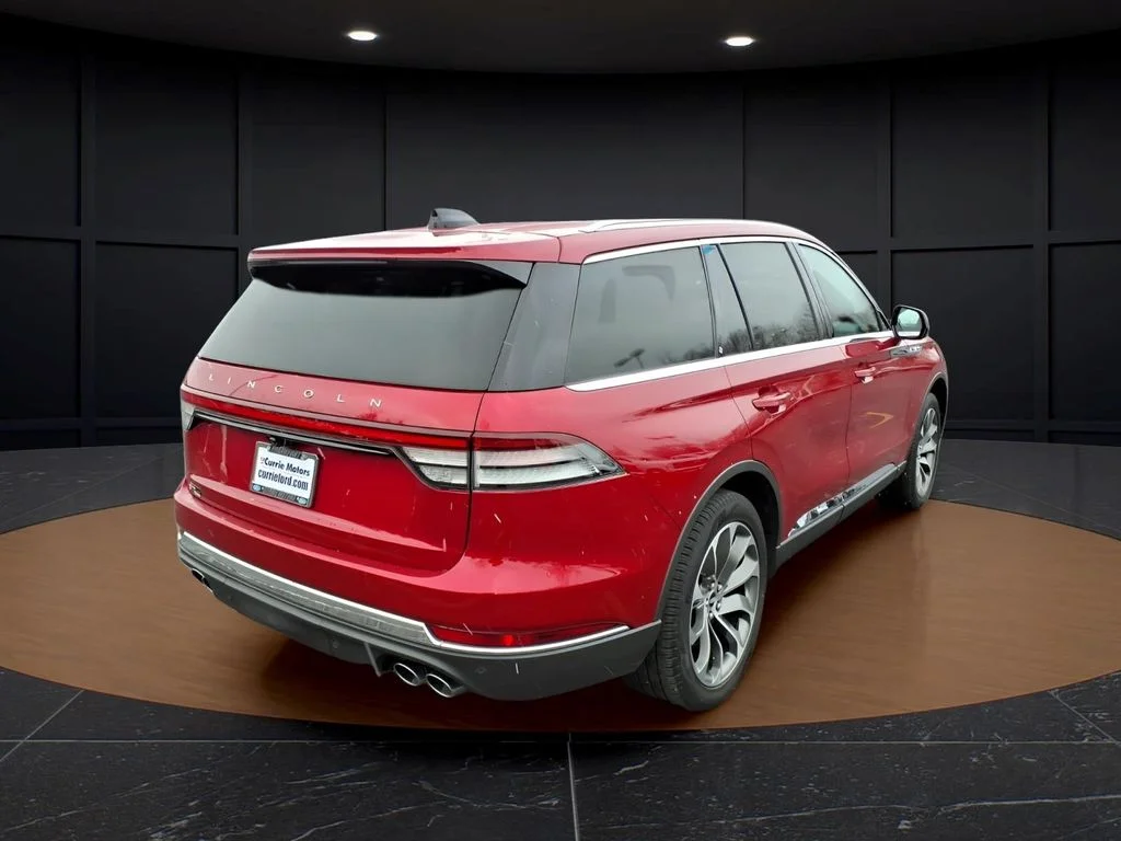 Used 2025 Red Lincoln Reserve image 7