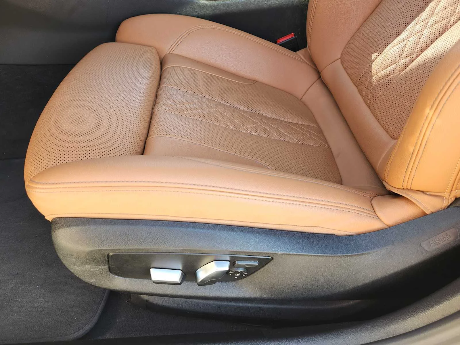 Certified Used 2023 Alpine White BMW 530e xDrive image 17