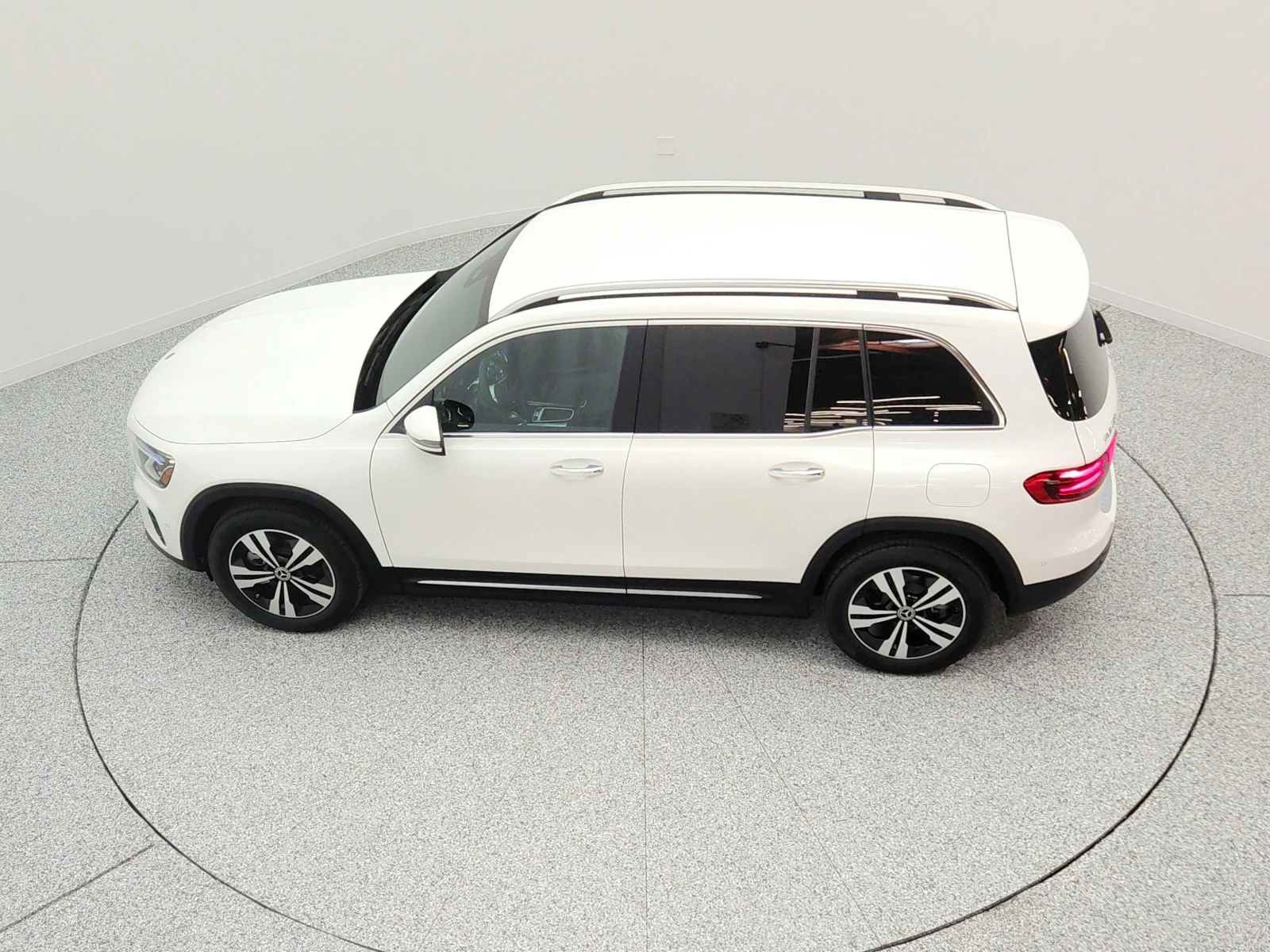 Used 2025 Polar White Mercedes-Benz GLB 250 SUV image 29