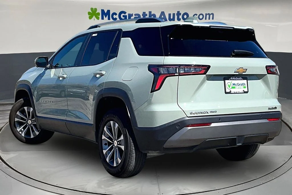 Used 2025 Green Chevrolet LT image 5