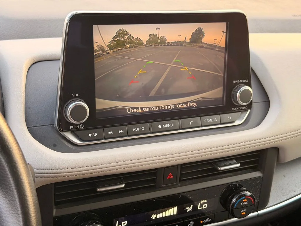 Used 2023 White Nissan SV image 31