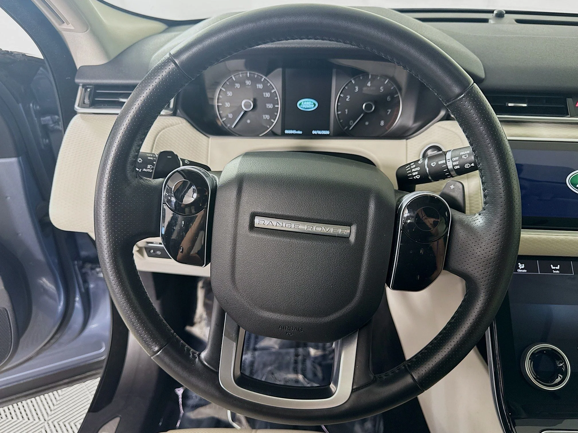Used 2020 White Land Rover S image 15