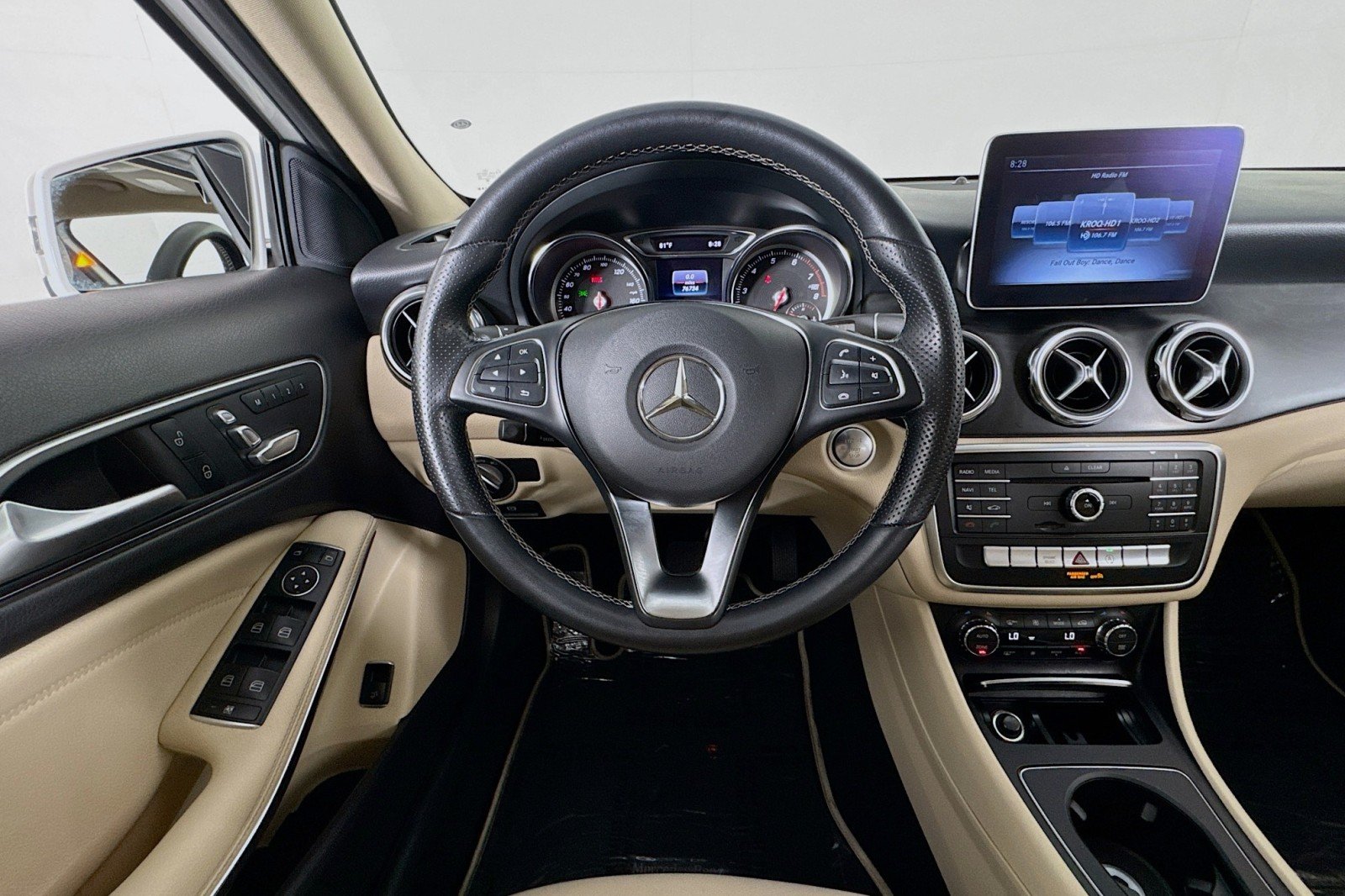 Used 2019 Polar White Mercedes-Benz GLA 250 image 4