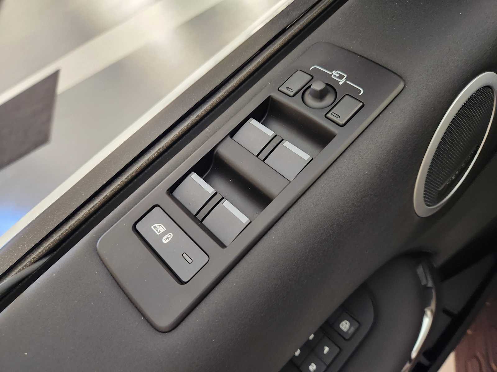 Used 2026 Fuji White Land Rover S image 20