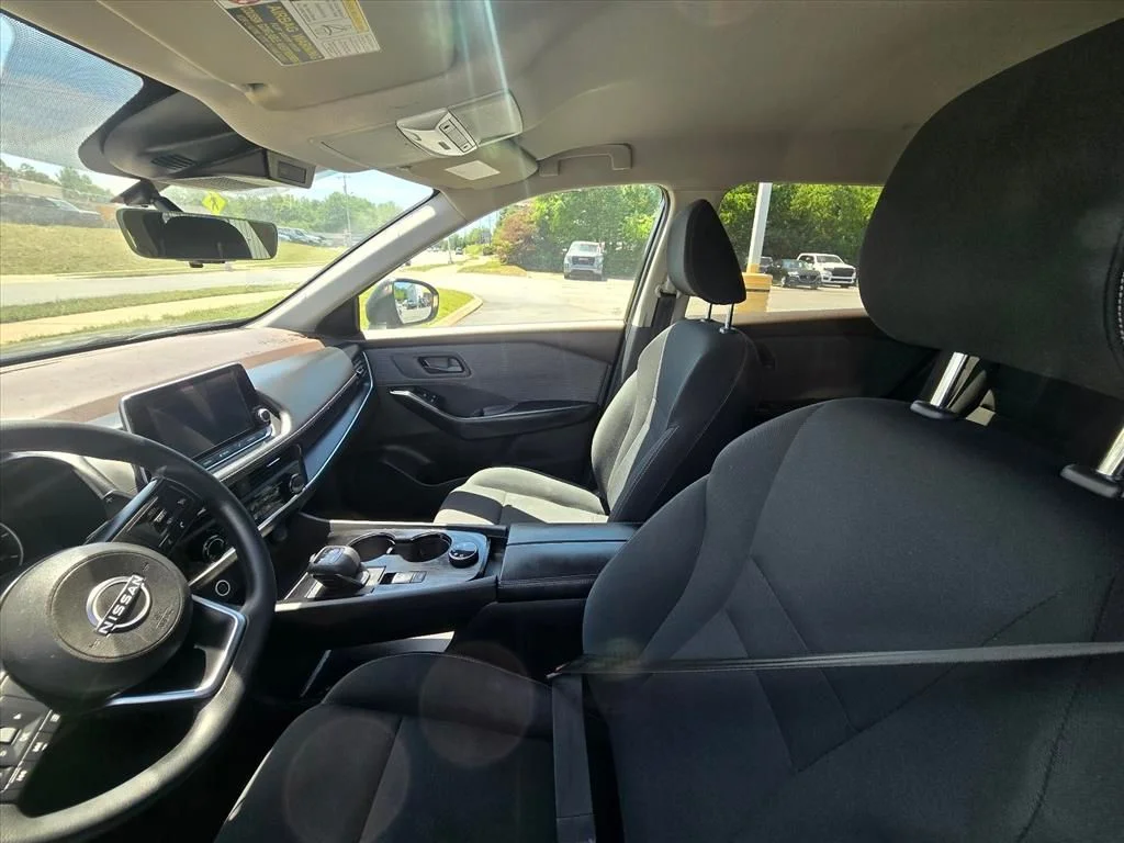Used 2023 Black Nissan S image 4