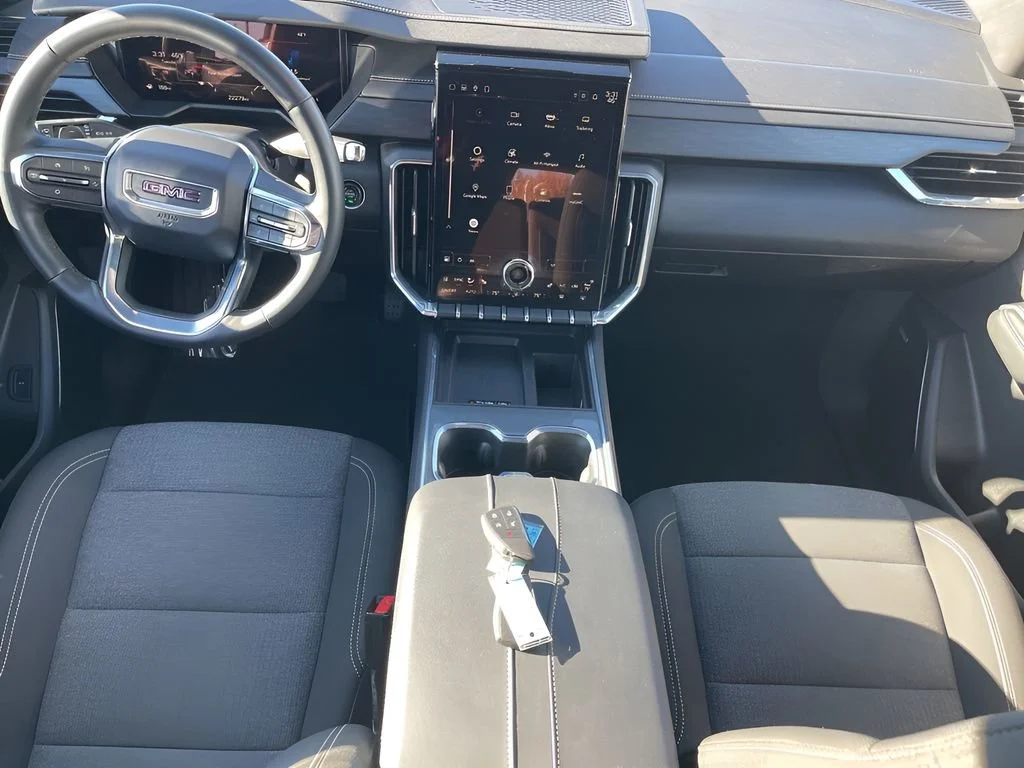 Used 2025 Summit White GMC Elevation image 29