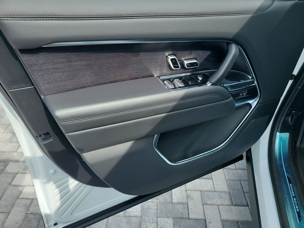 New 2026 Fuji White Land Rover SE image 23