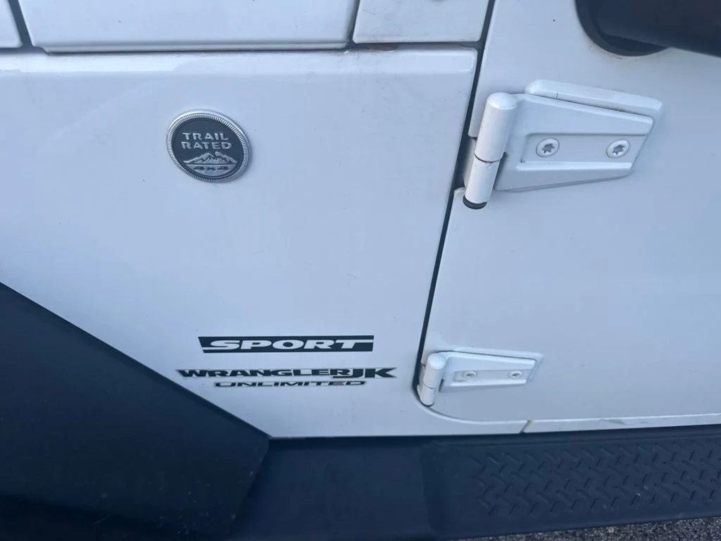 Used 2018 White Jeep Unlimited Sport image 9
