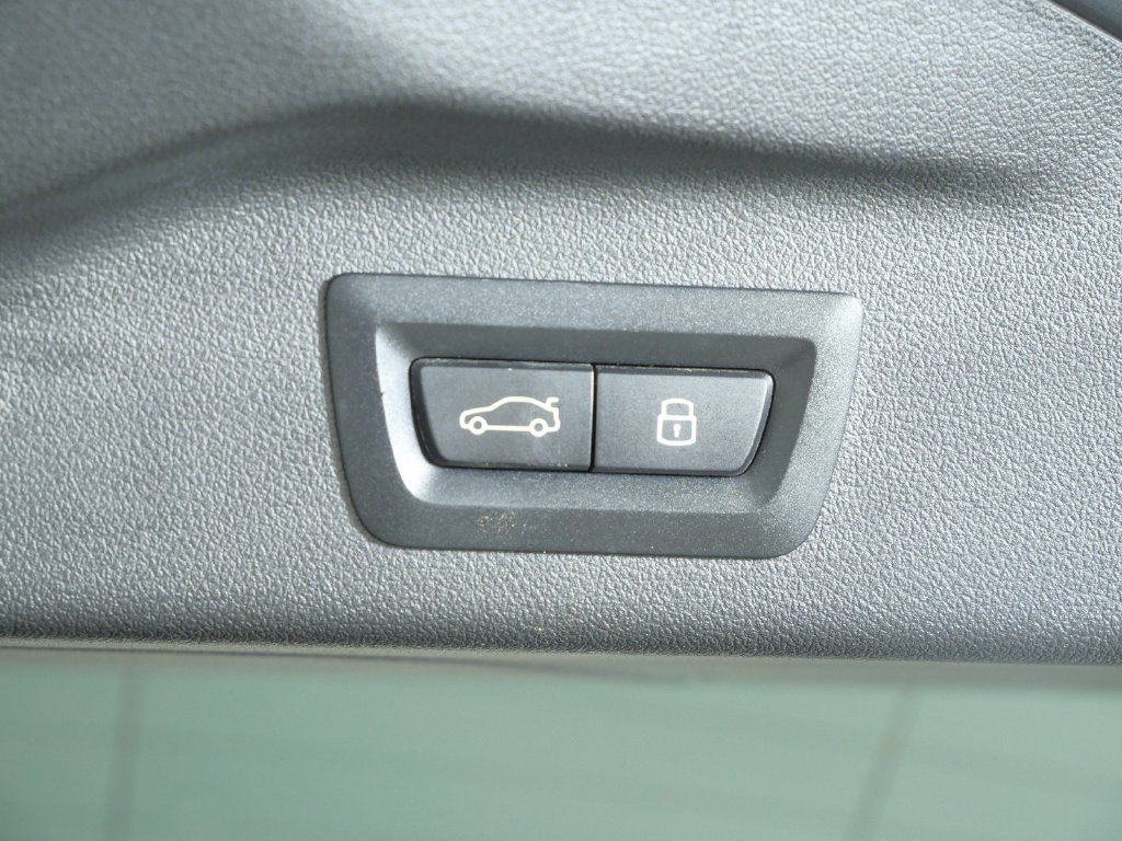 Certified Used 2025 Skyscraper Grey Metallic BMW xDrive40i image 37