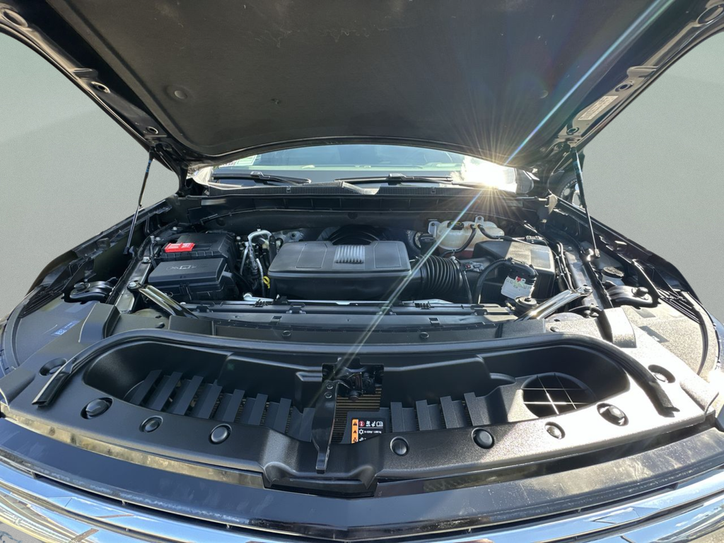 Used 2025 Gray Chevrolet LT image 40