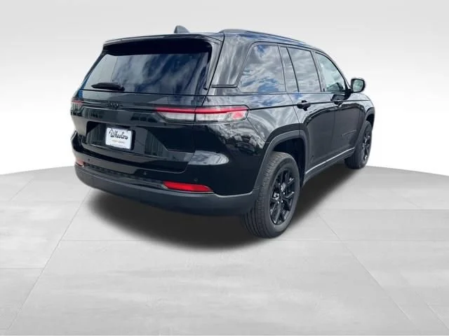 Used 2025 Black Jeep Altitude image 6