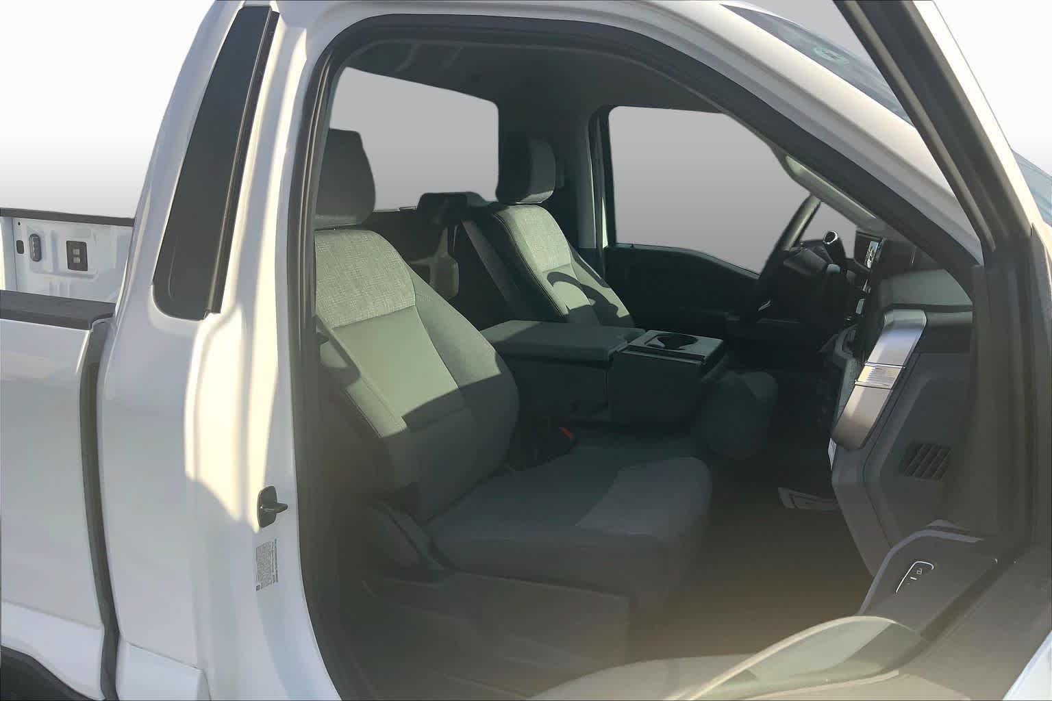 Certified Used 2025 Oxford White Ford XLT image 9