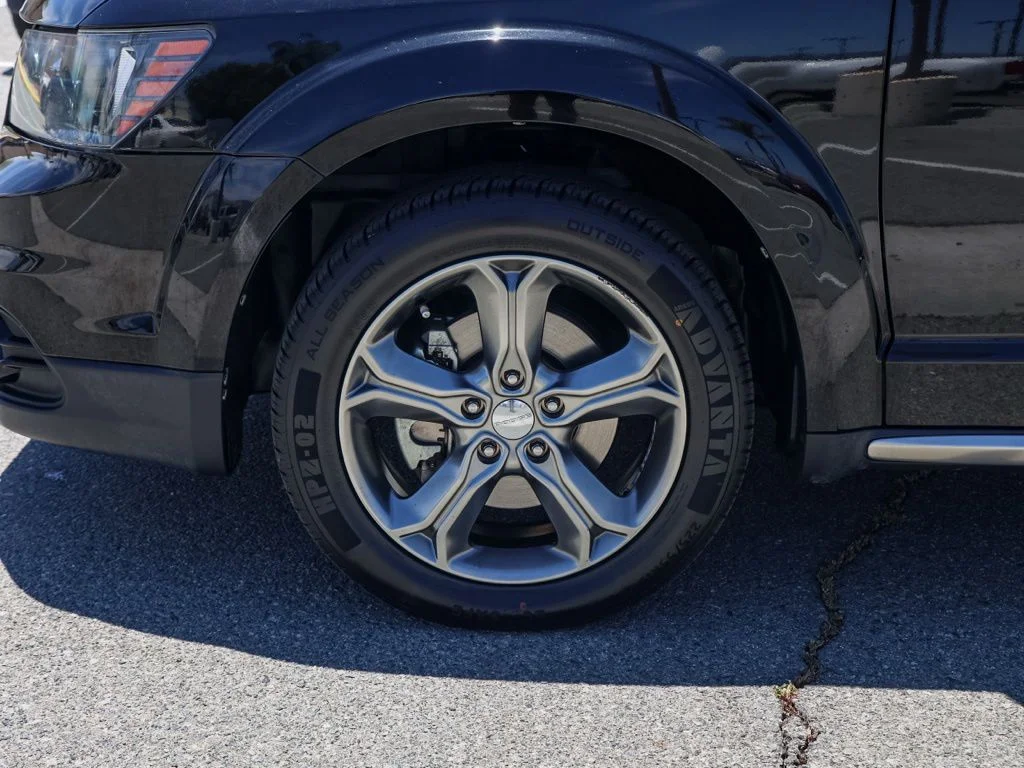 Used 2017 Black Dodge Crossroad image 10