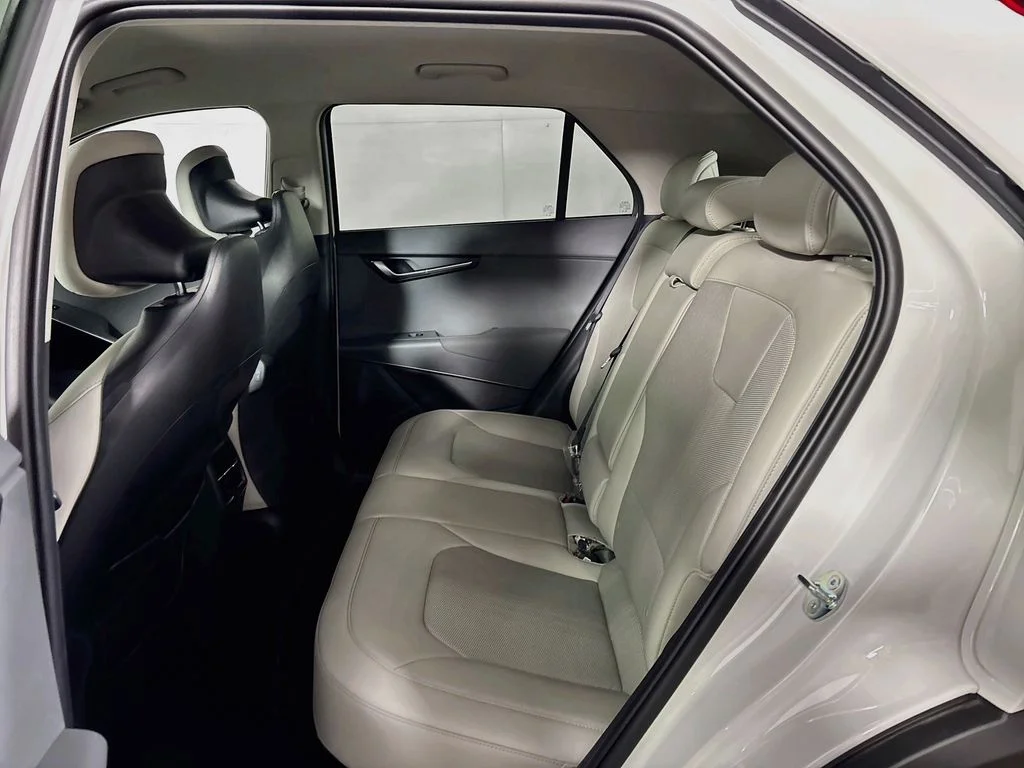 New 2026 Snow White Pearl Kia EX image 20