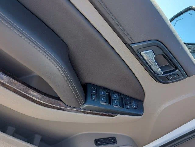 Used 2019 SUMMIT WHITE Chevrolet LT image 11