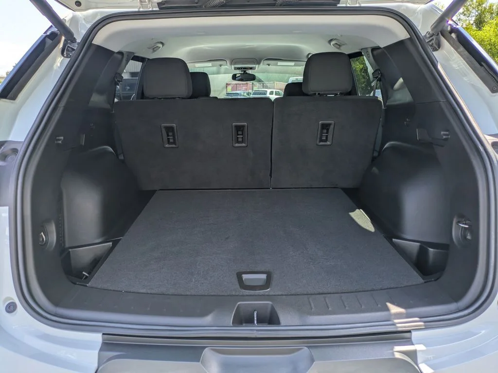Used 2022 White Chevrolet LT image 13
