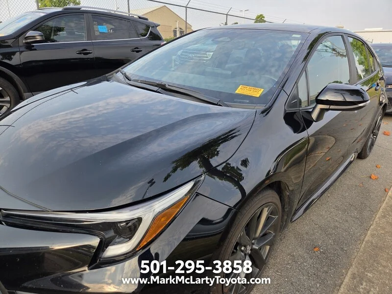 Used 2025 Midnight Black Metallic TOYOTA SE image 4