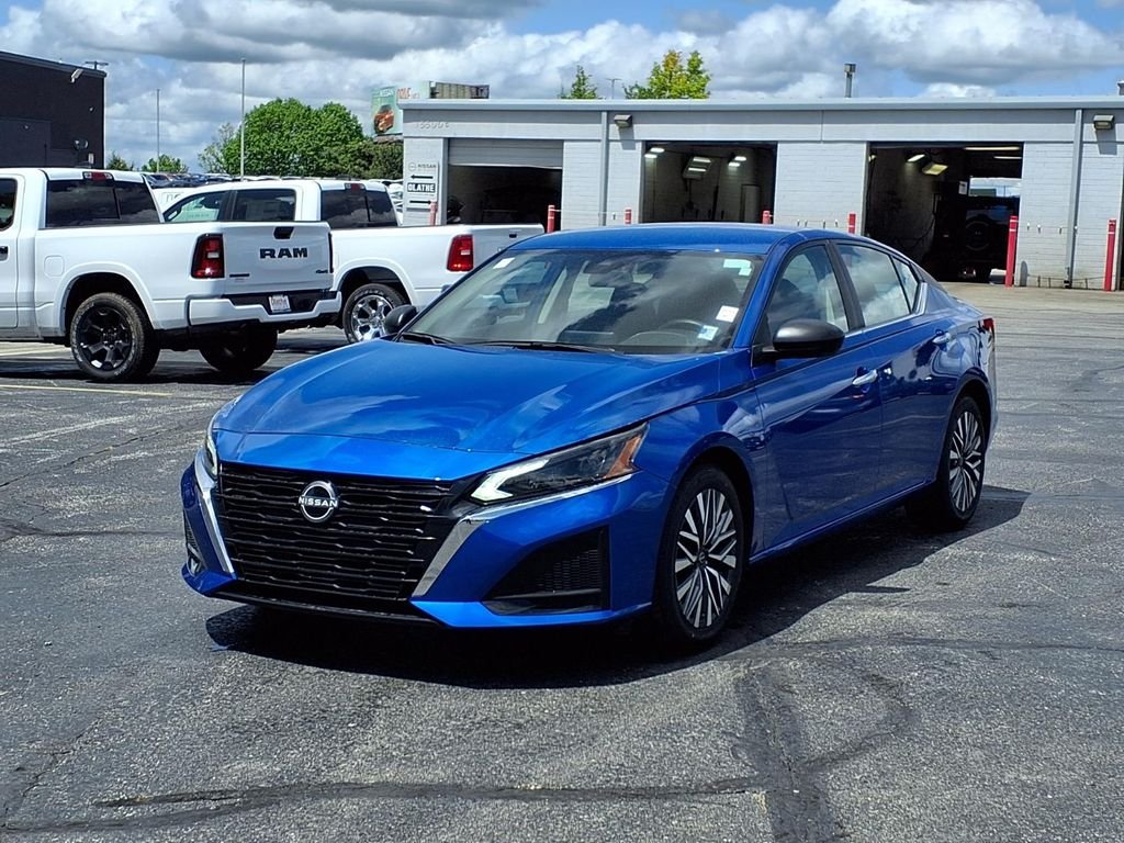 Used 2025 Nissan Altima SV with VIN 1N4BL4DV4SN309236 for sale in Kansas City