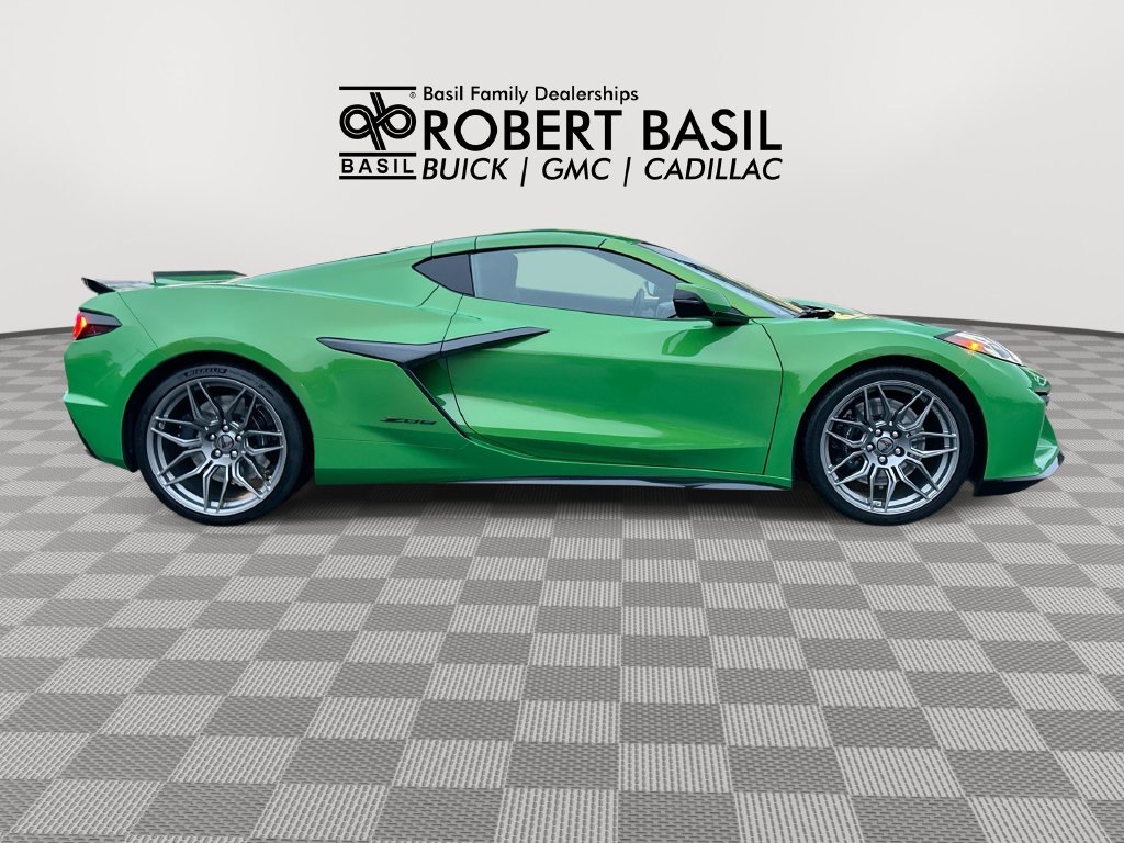 Used 2026 Green Chevrolet Z06 image 9