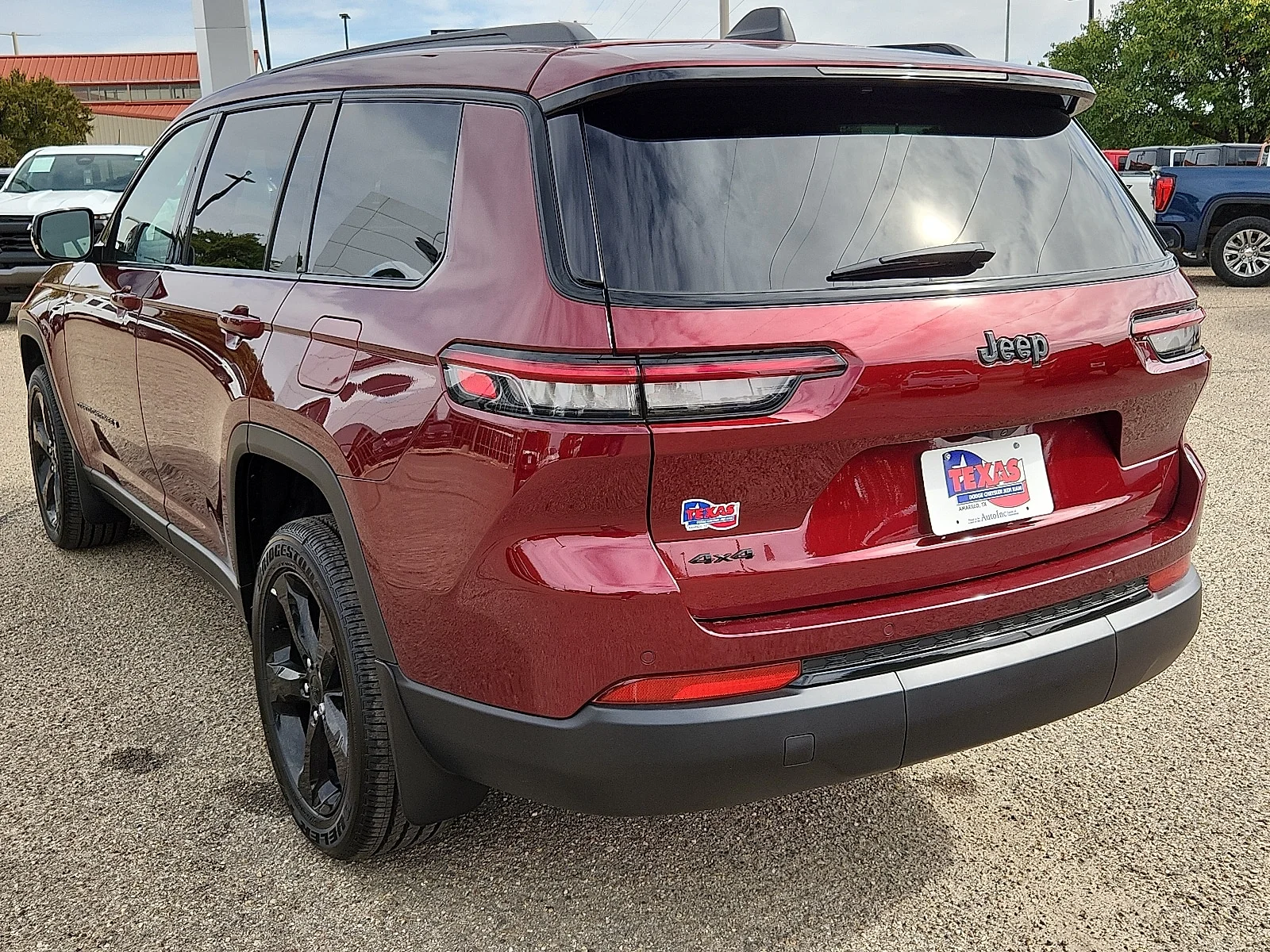 New 2025 Velvet Red Pearlcoat Jeep L ALTITUDE X 4X4 image 3