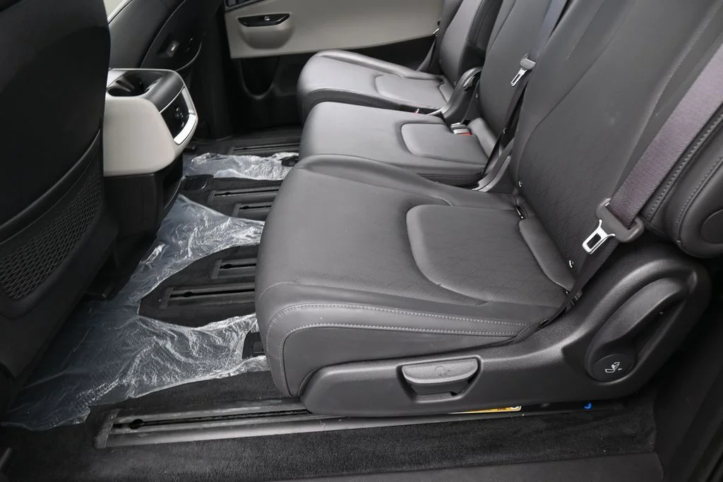 Used 2024 Deep Chroma Blue Kia LX image 32