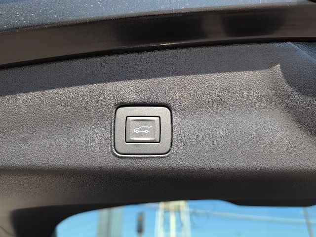 New 2026 Mosaic Black Metallic Chevrolet ACTIV image 11