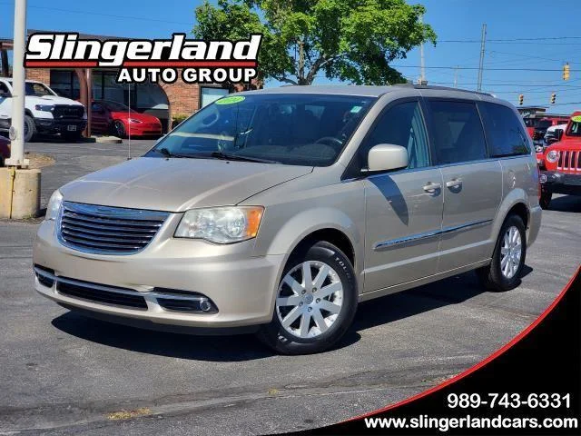 2014 Chrysler Town & Country Touring's photo