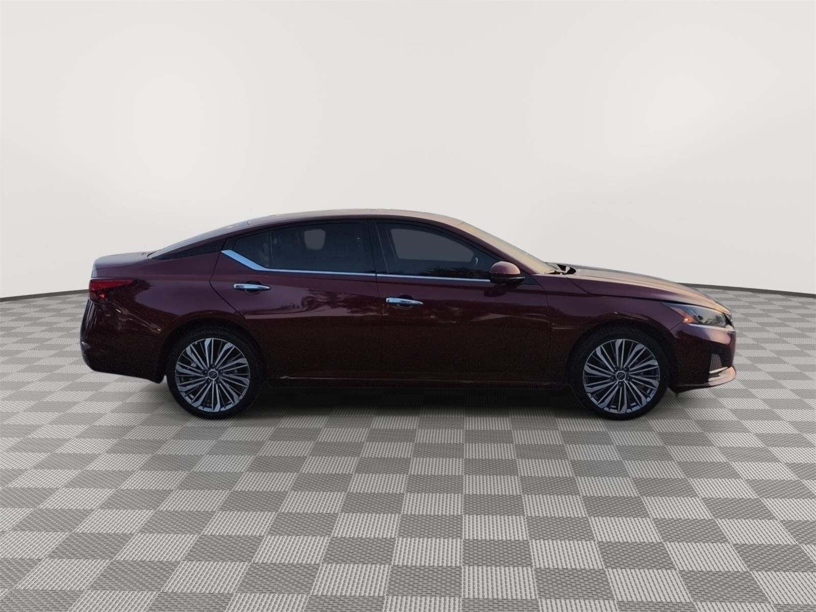 Used 2025 Scarlet Ember Nissan SL image 21