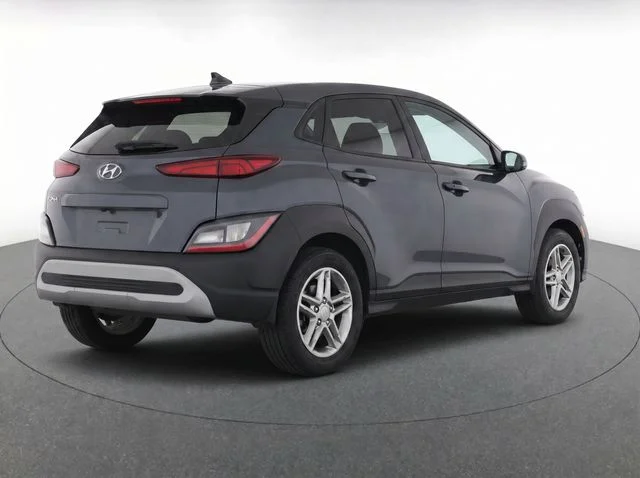 Used 2022 Gray Hyundai SE image 5