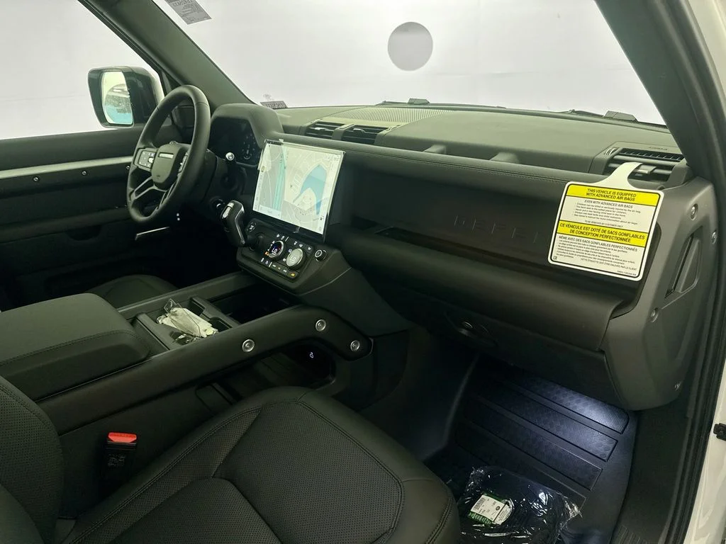 New 2026 Fuji White Land Rover X-Dynamic SE image 29