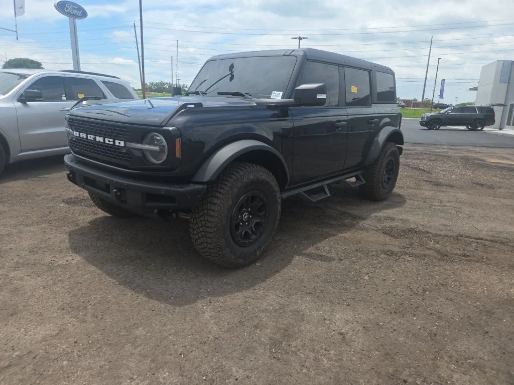 Used 2024 Black Ford Wildtrak image 3