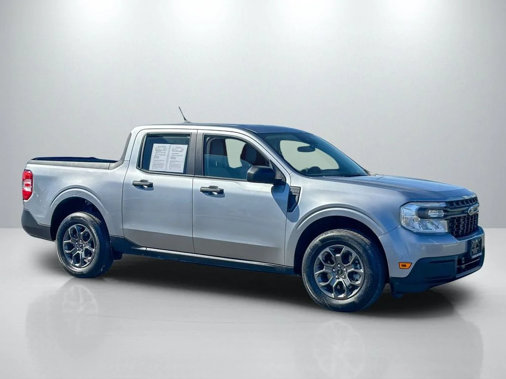 Used 2024 Silver Ford XLT image 2