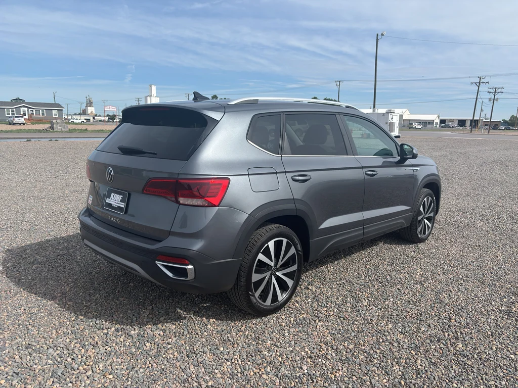 Used 2023 Gray Volkswagen SE image 4
