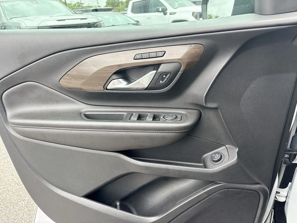 Used 2022 White GMC Denali image 18