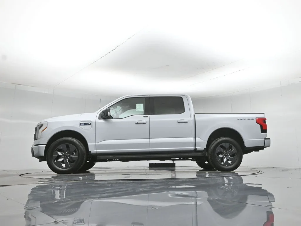 2025 Ford F-150 Lightning Flash - Photo 7