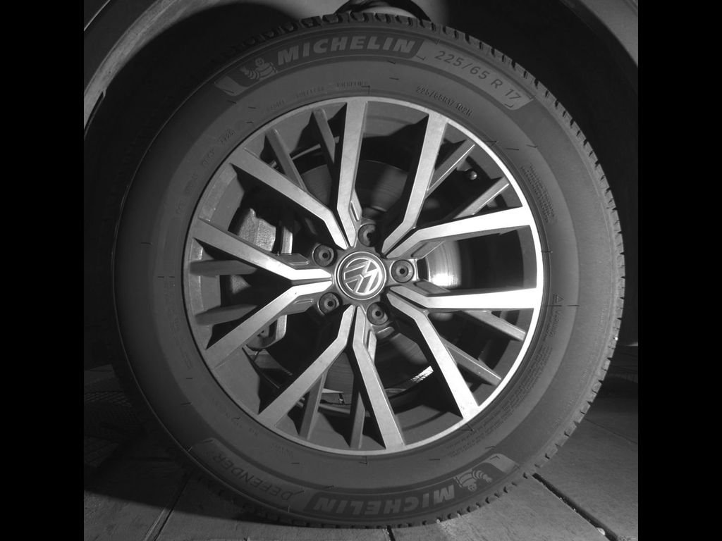Used 2018 Gray Volkswagen 2.0T SE image 9