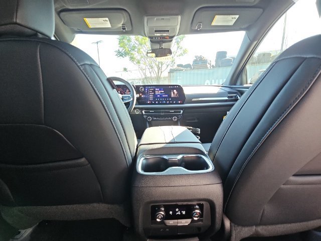 New 2027 Polar White Tricoat Chevrolet LT image 29