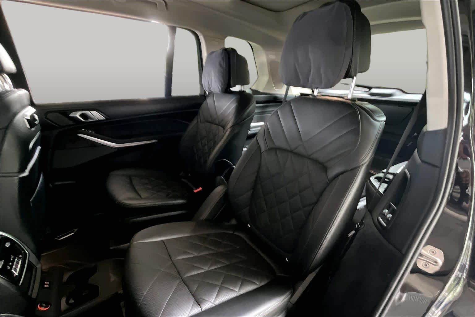 Used 2025 Black Sapphire Metallic BMW xDrive40i image 18