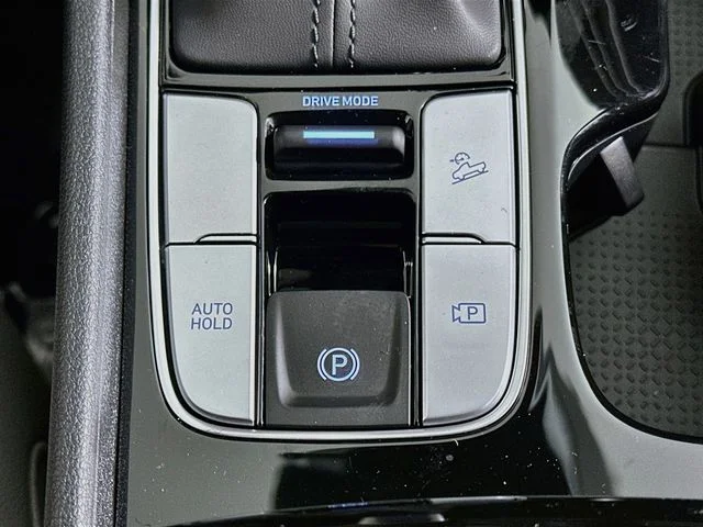 New 2027 White Hyundai SE image 19