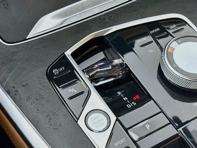Used 2023 Gray BMW xDrive40i image 23