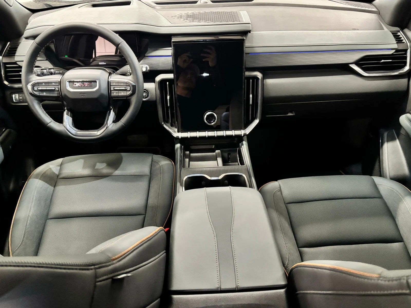Used 2025 White GMC AT4 image 11