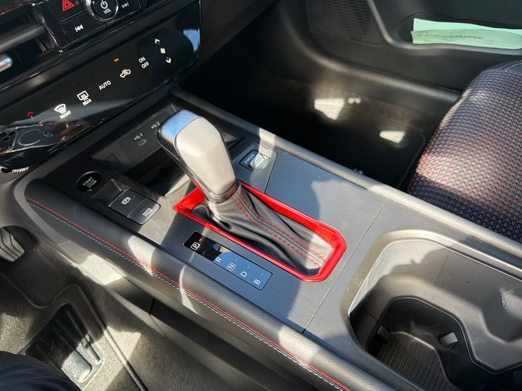 New 2026 Nissan Kicks SR 4D Sport Utility