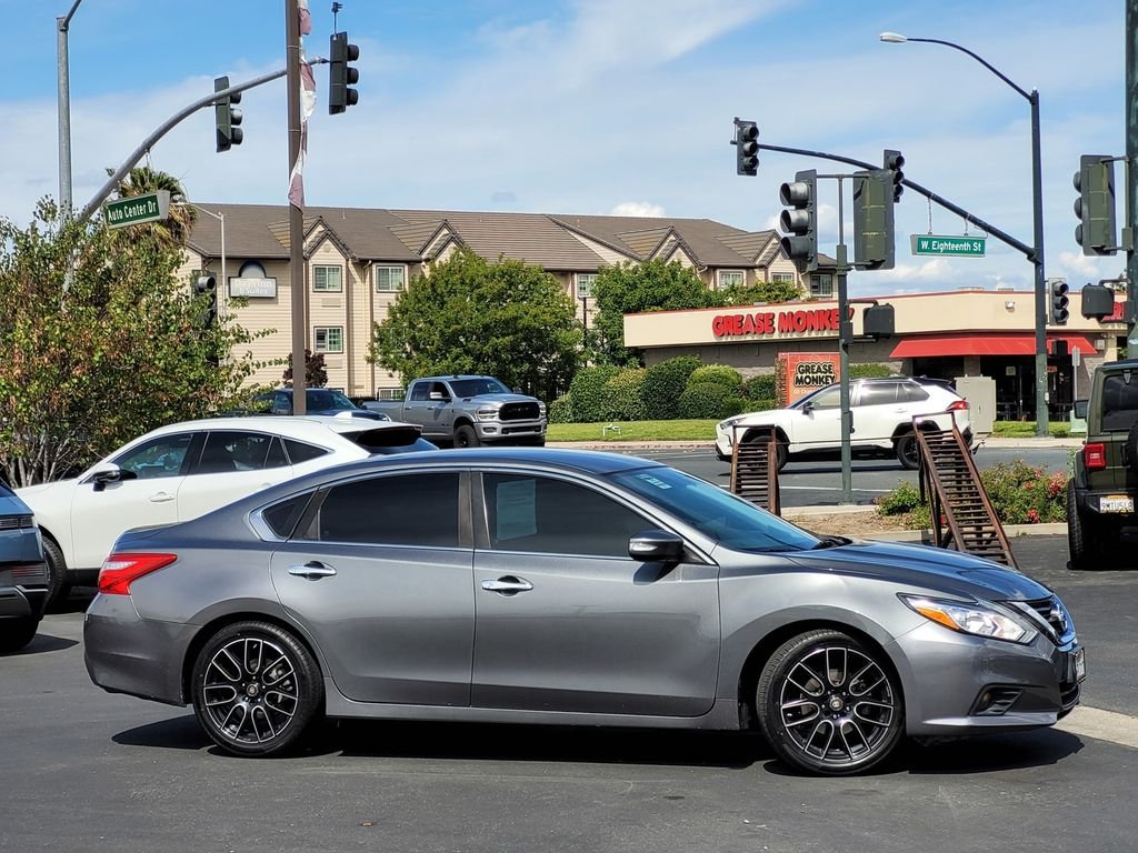 Used 2017 Gray Nissan 2.5 SL image 3